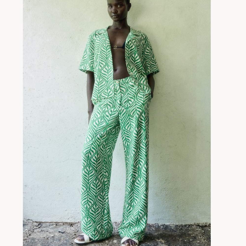 H&M Green Leaf drapey wide leg pants vacation Size 10 Large NWT